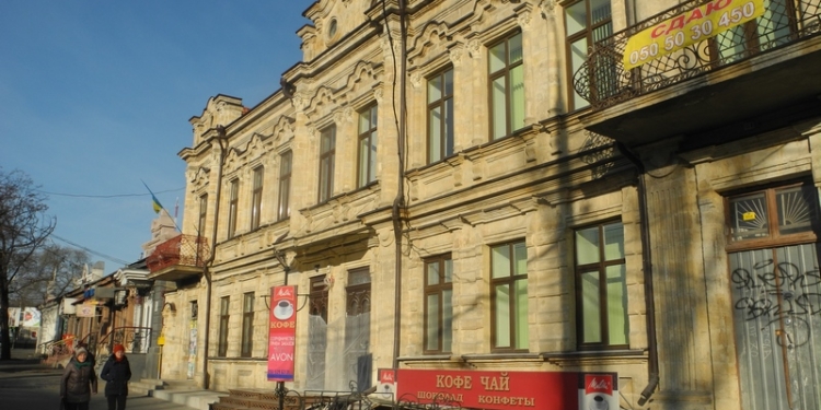 В исторической части Николаева квартиры в доме решили реконструировать без соответствующих разрешений