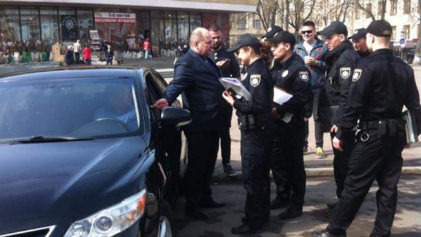 Полиция в Житомире оштрафовала главу СБУ области 2