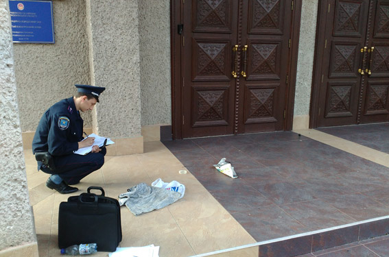 Эмоционально неуравновешенный житель Николаева пытался поджечь газеты и тряпки у дверей УСБУ