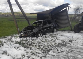 В Казанке «Лада» влетела в опору ЛЭП и загорелась