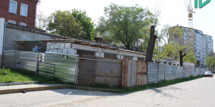 «Будем сносить» – мэр Николаева Сенкевич о судьбе «логистического центра», превратившегося в 17 гаражей