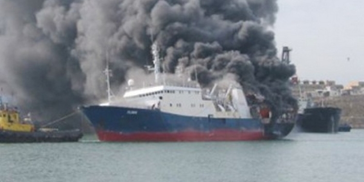 В Каспийском море горел российский танкер