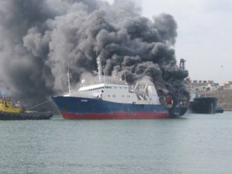 В Каспийском море горел российский танкер 1