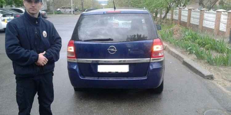 Патрульные Николаева задержали пьяного 16-летнего, который угнал авто, чтобы произвести впечатление на девушку