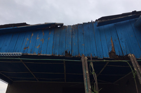 На крыше дома в Ингулке что-то взорвалось. Была ли это ручная граната, полицейские разбираются