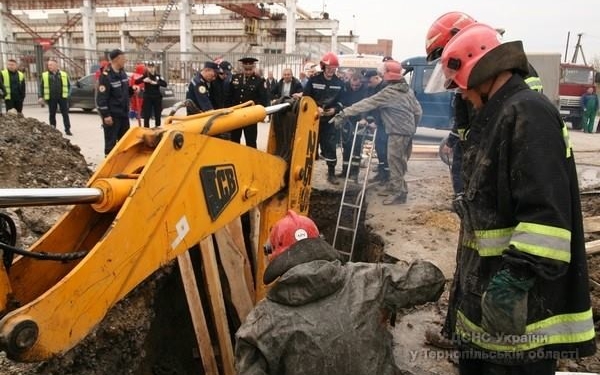 В Тернополе в результате обвала в котловане погиб мужчина