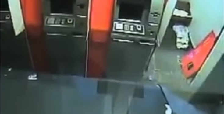 В Бразилии грабители завернулись в фольгу, чтобы ограбить банк. И датчики не сработали