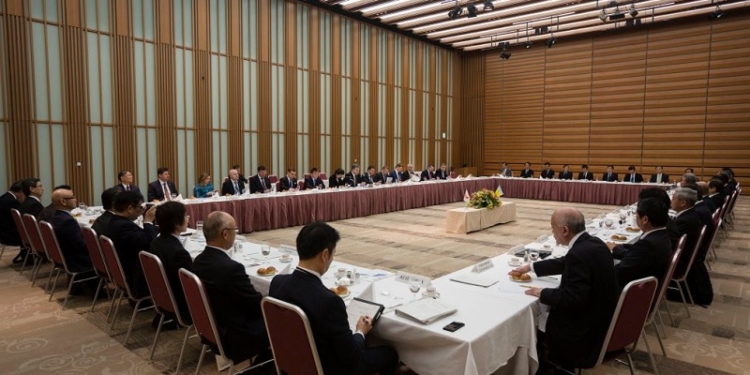 Порошенко предложил бизнесменам Японии поучаствовать в приватизации украинских портов