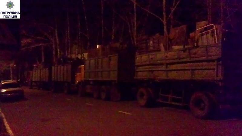 Николаевские патрульные задержали два КамАЗа, перевозивших металлолом без соответствующих документов 1