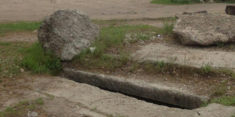 В Николаеве пожилой мужчина провалился в шахту бетонного перекрытия