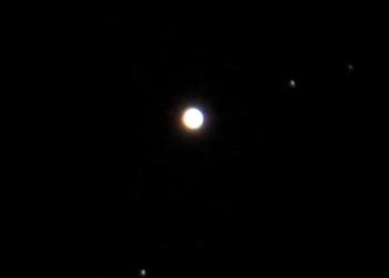 Над Мариуполем прошлой ночью висело НЛО. В секторе “М” этого не исключают