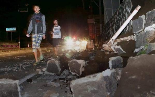 В Японии вследствие землетрясения сотни раненых