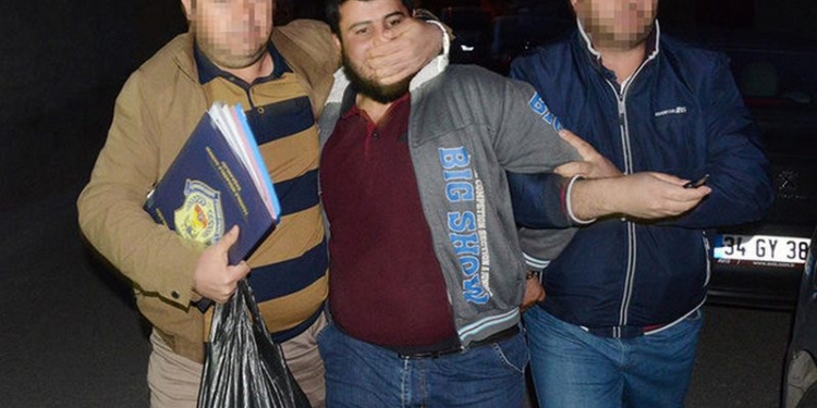 В Турции задержали смертников, готовивших нападение на премьера Давутоглу