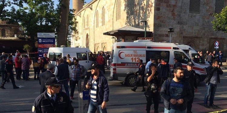 В Турции возле мечети смертница совершила теракт – 7 человек получили ранения