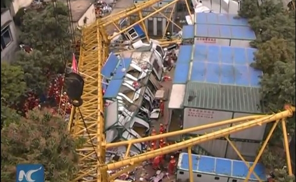 В Китае рухнул грузовой кран, 18 человек погибло, 33 ранено