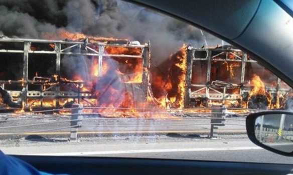 В центре Стамбула взорвался автобус