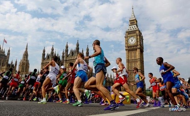 В Лондоне воду для марафонцев разграбили мигранты