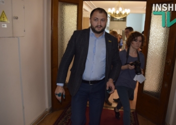 Николаевский «свободовец» перед сессией горсовета облил депутата облсовета Невенчанного зелёнкой