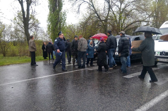 Хозяева скотины из с.Комсомольское перекрывали трассу «Николаев-Одесса» – требовали вернуть им пастбища