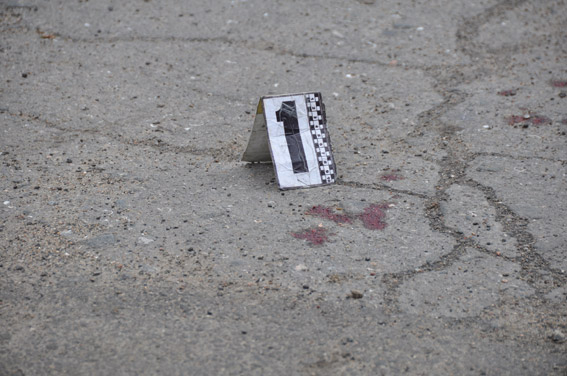 Это все ревность: в Корабельном районе Николаева мужчины выясняли отношения с помощью кулаков и оружия