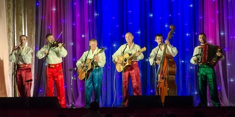 «Жартома про серйозне»: ансамбль Николаевской областной филармонии «Вільні козаки» концертом отметил свое 25-летие