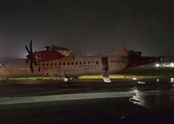 В аэропорту Джакарты столкнулись самолеты: у одного отвалился хвост и крыло