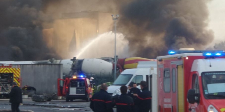 Во Франции взорвался склад химикатов, пострадали пожарные