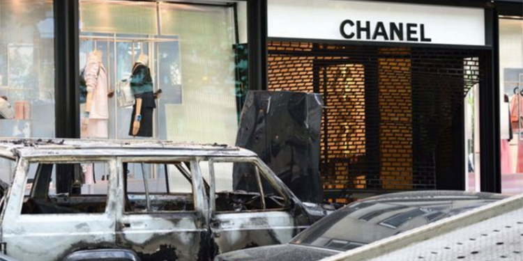 Модное ограбление: в Париже из бутика Chanel вынесли сумки на 360 тысяч евро