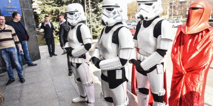 В Одессе Дарт Вейдер принес мангал под ОГА, требовал Саакашвили и танцевал лезгинку