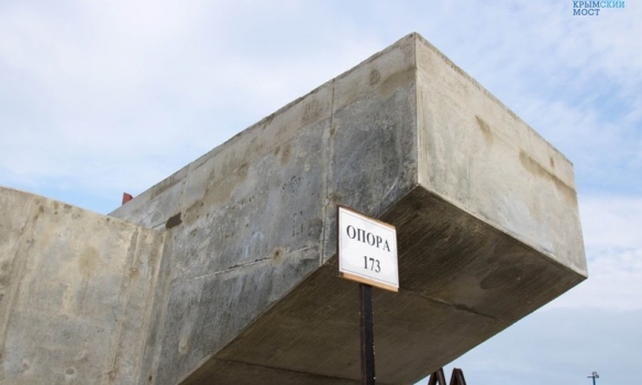 Одна из 595: на Тузле забита первая опора Керченского моста