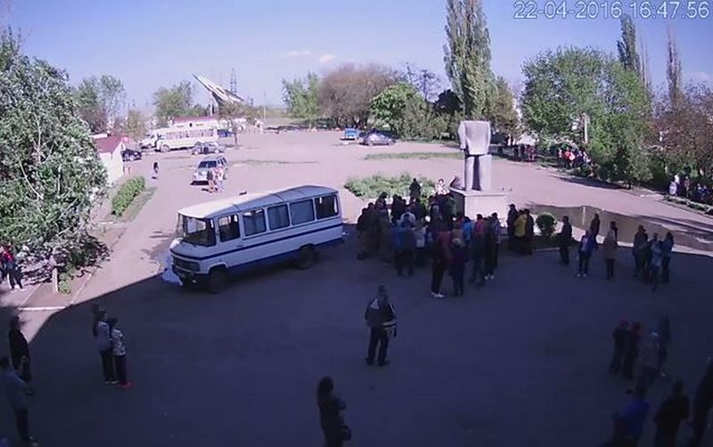 В Одесской области местные жители помешали неизвестным снести памятник Ленину 1