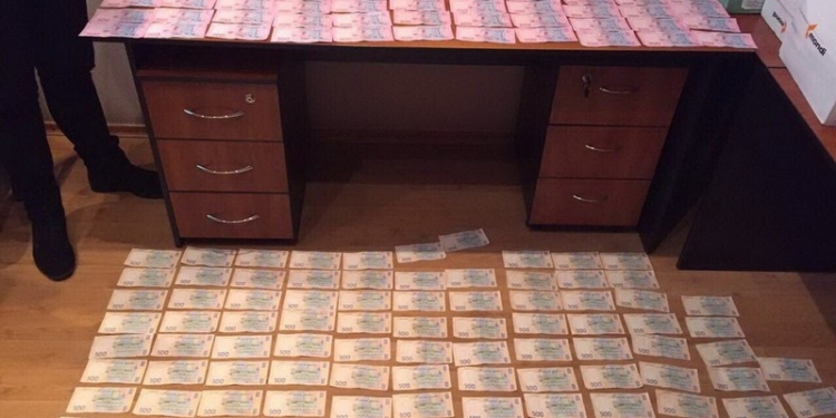 Руководство Запорожской таможни брало и давало добро