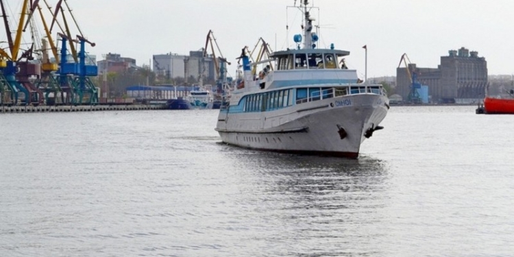 Вместо катера право довозить николаевцев до Малой Коренихи могут отдать фирме экс-депутата горсовета Инги Шаповаловой