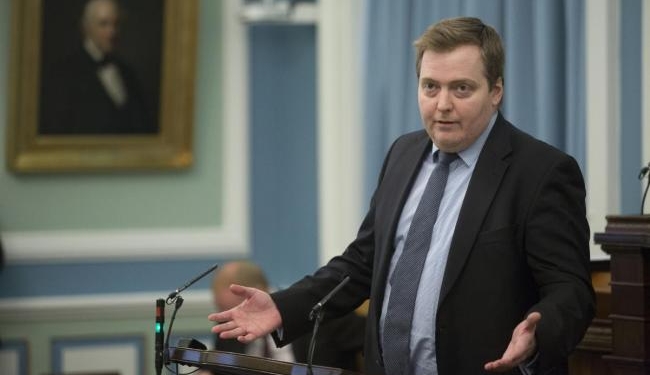 Исландский премьер подал в отставку из-за “панамских бумаг”