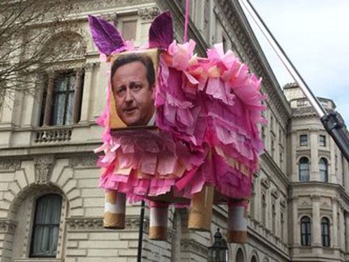 Британцы массовой манифестацией потребовали отставки Кэмерона из-за офшорного скандала