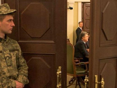 За Кабмин ещё торгуются, решение по коалиции и премьеру сдвинули на 13 апреля. Или перевыборы