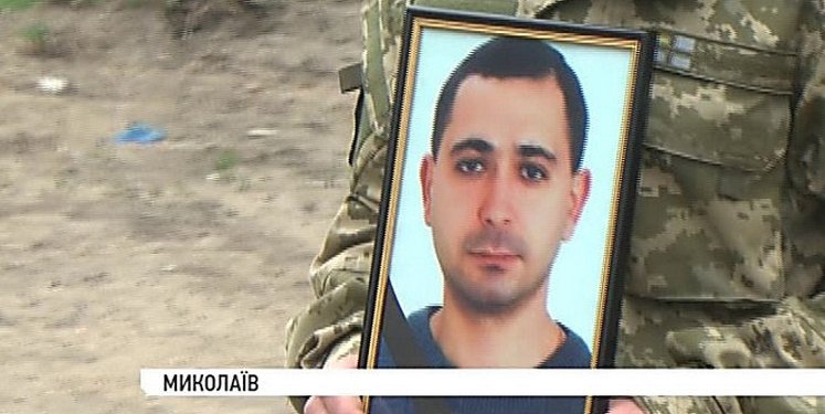 В Николаеве в последний путь провели воина, подорвавшегося на фугасе в зоне АТО