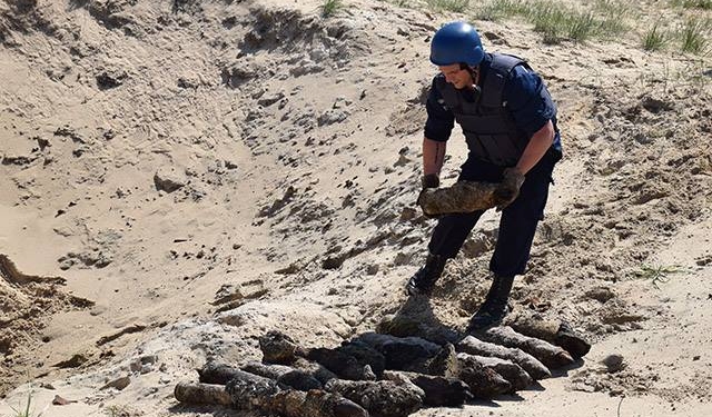 Со дна моря у Кинбурнской косы спасатели подняли 481 взрывоопасный предмет