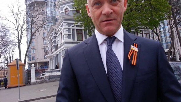 Перед ночным погромом антитрухановского городка в Одессе сам мэр Труханов отменил сессию и улетел за границу