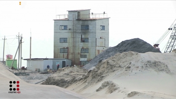 Путь в Крым. Как Фирташ поставляет сырье на оккупированную территорию. Порт “Южный” в центре скандала