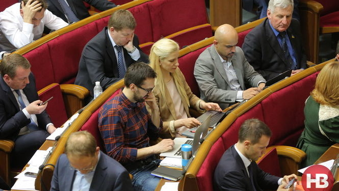 Как нардепы отпускали с миром Яценюка и голосовали за Гройсмана. Поименно