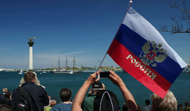 “Россия – безумная наша держава”. ФСБ в Севастополе ищет тех, кто поиздевался над гимном РФ