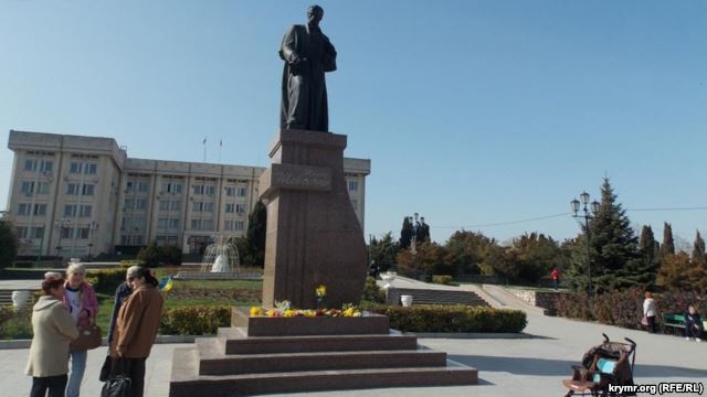 В Севастополе хотят нести памятник Шевченко как элемент чуждого наследия