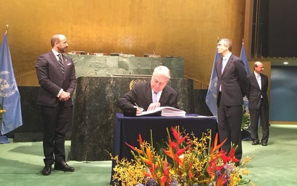 Украина подписала Парижское соглашение по климату