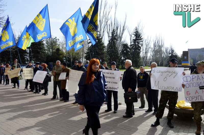«Москва – преисподняя»: в Николаеве активисты вышли пикетировать горсовет - требуют разорвать побратимство с Москвой 9