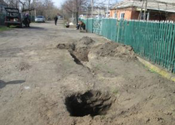 Знали, где лежит: в Первомайске выкопали кабель «Укртелекома»