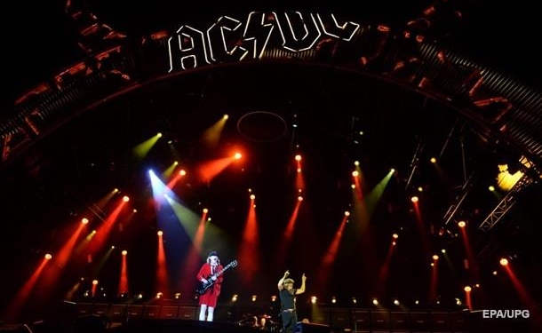 Аксель Роуз стал вокалистом AC/DC