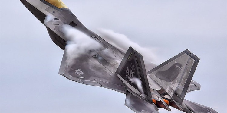 США разместили у Черного моря истребители-невидимки F-22 Raptor