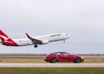 В Австралии устроили дрэг-рейсинг между Tesla и Boeing 737: видео