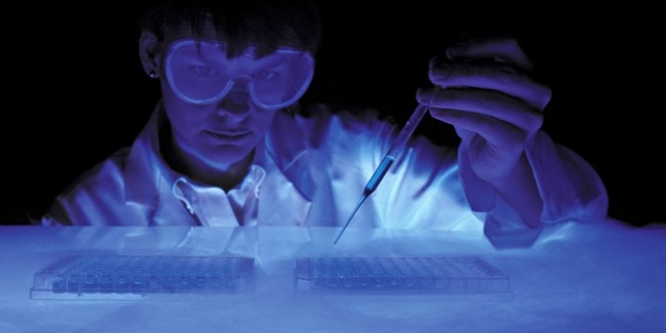 Microsoft создаст «вечный» накопитель данных на основе ДНК